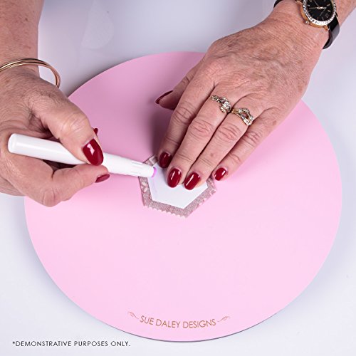 Sue Daley Designs Rotating Cutting Mat 10in diameter (Pink)